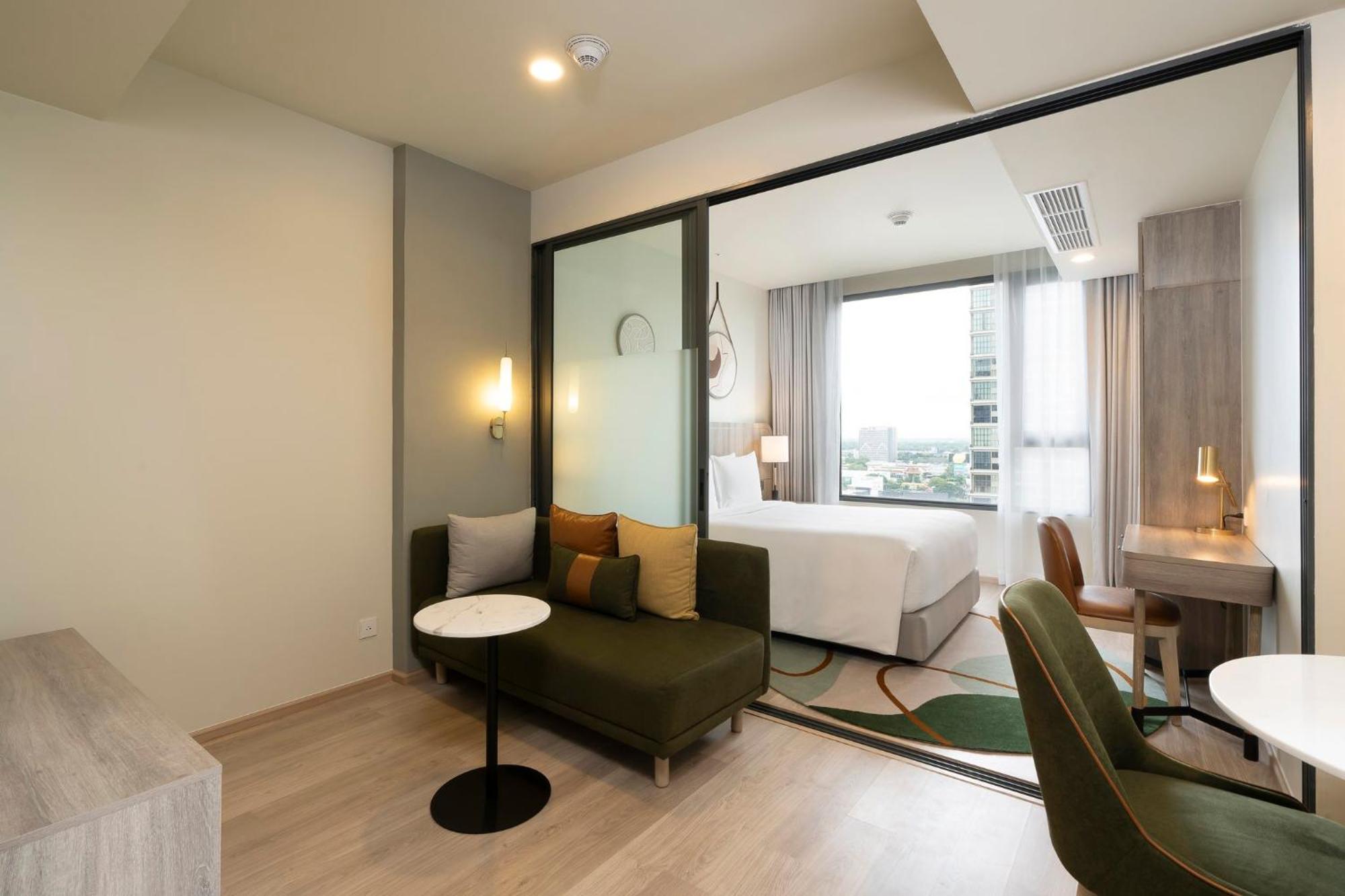 Staybridge Suites Bangkok Sukhumvit, An Ihg Hotel Exterior photo